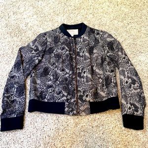 Banana republic snake print jacket. No blemishes, barely used. Size small.